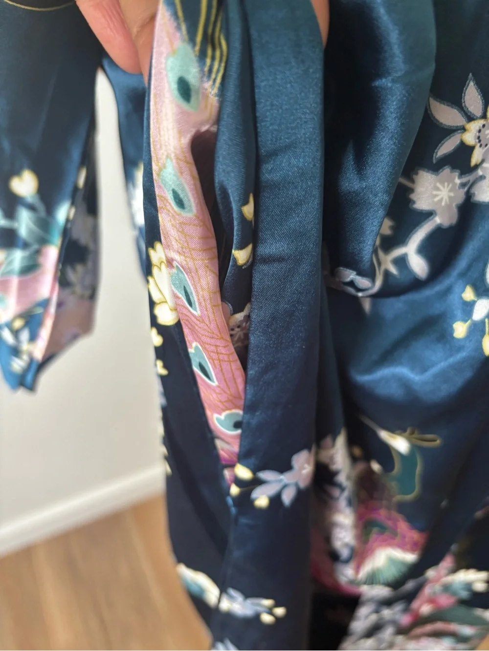 Kim + Ono Chrysanthemum & Crane Long Satin Kimono Robe - Picture 8 of 11
